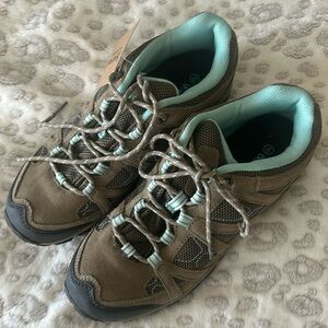 BNWT bear paw Olympus hiking shoes size 9